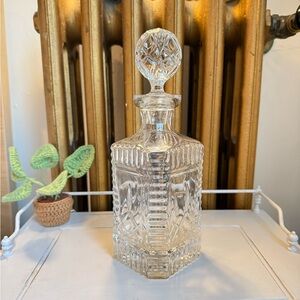 Rounded square Ashford cut decanter